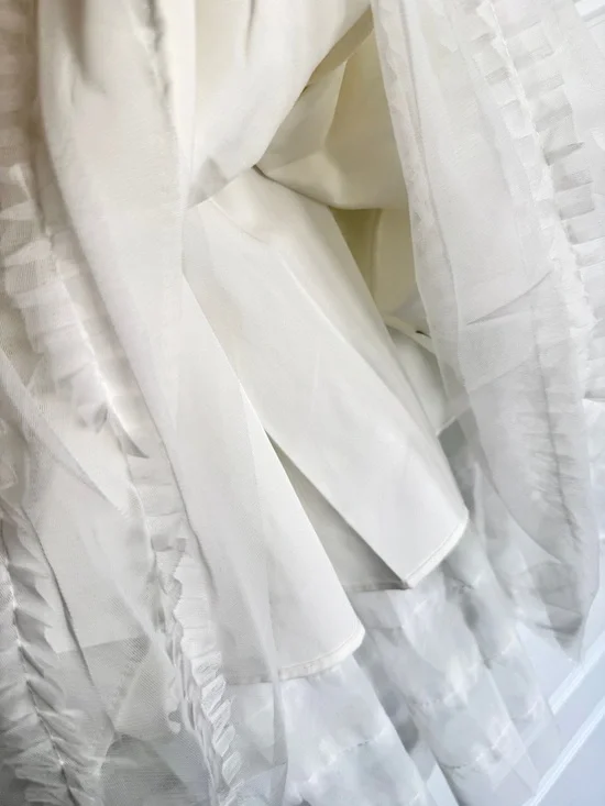 brand new Women's White Tiered Tulle Maxi Skirt - Picture 5 of 6